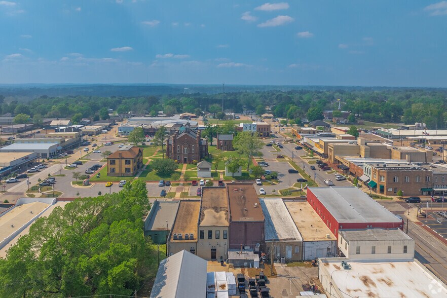 More Photos Of 117 San Augustine St, Center Office For Sale