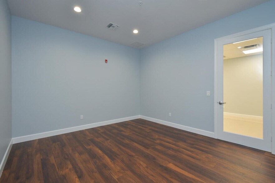 More Photos Of 2401 1st St, Fort Myers Office Residential For Lease