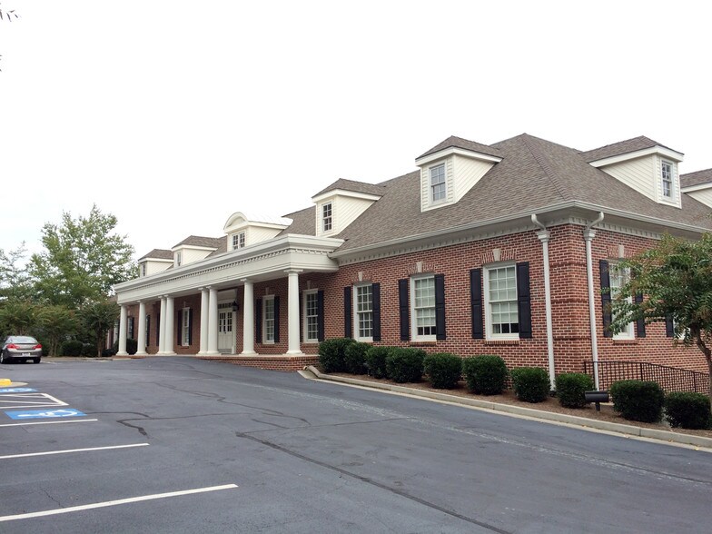 More Photos Of 225 Country Club Dr, Stockbridge Medical For Sale
