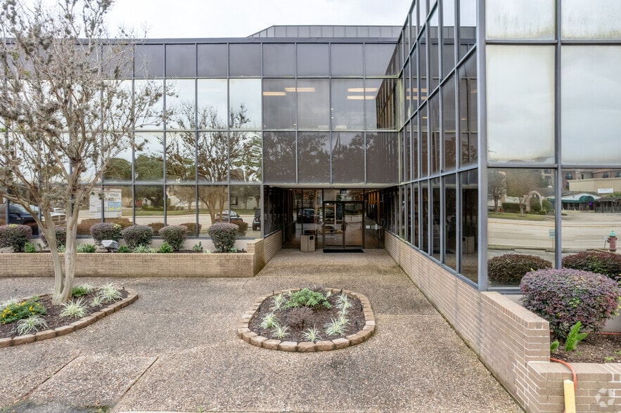 More Photos Of 1350 NASA Rd 1, Houston Office For Lease