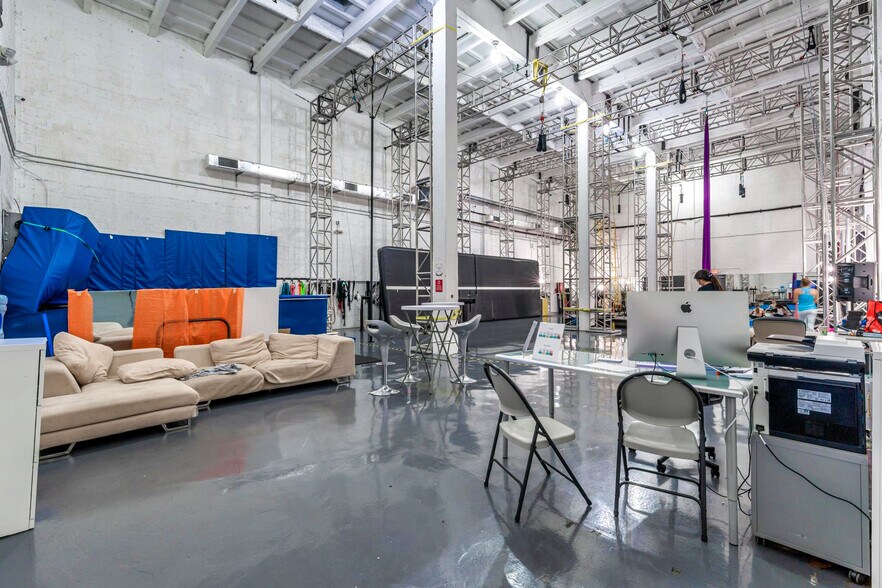 More Photos Of 1390 NW 22nd St, Miami Refrigeration Cold Storage For Sale