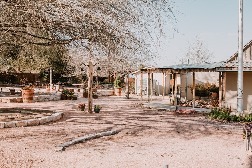 More Photos Of 13893 US Highway 87, Adkins Flex For Sale