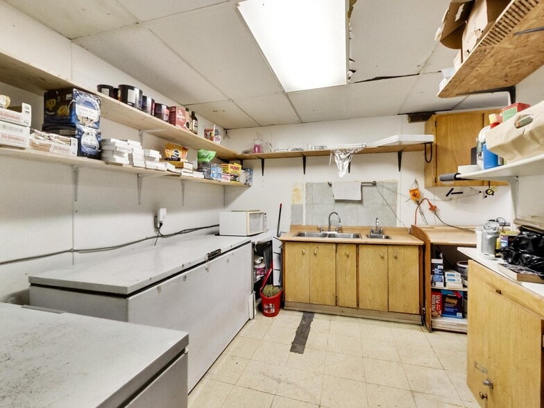 More Photos Of 44 Francis St, Hamilton Flex For Sale