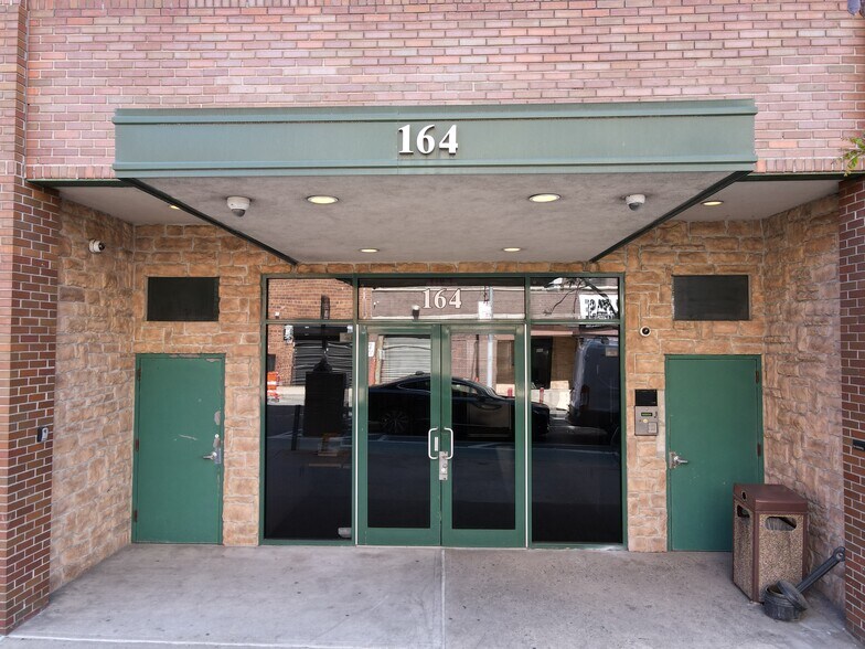 More Photos Of 164 20th St, Brooklyn Office For Lease