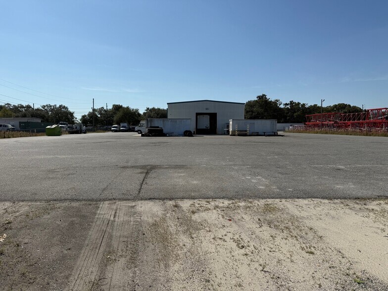 More Photos Of 931 Thorpe Rd, Orlando Warehouse For Lease