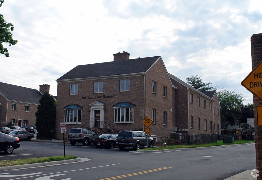 More Photos Of 3921-3951 University Dr, Fairfax Office For Lease
