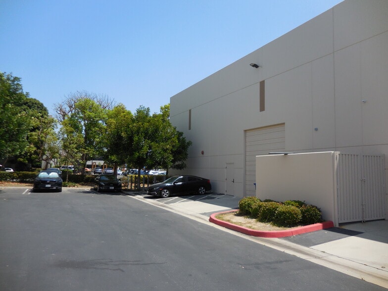 More Photos Of 19801 Hamilton Ave, Torrance Warehouse For Lease