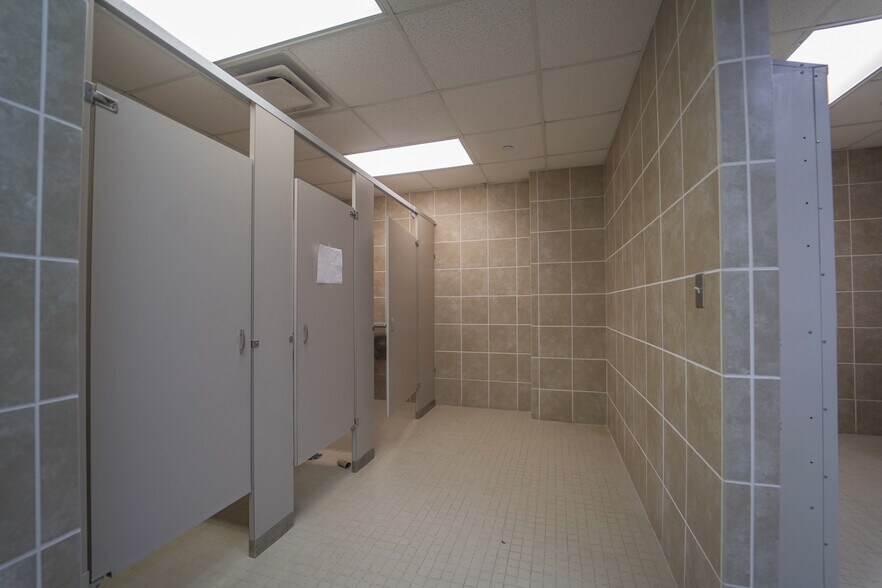 More Photos Of 8609 Lone Tree Rd, Victoria Industrial For Sale