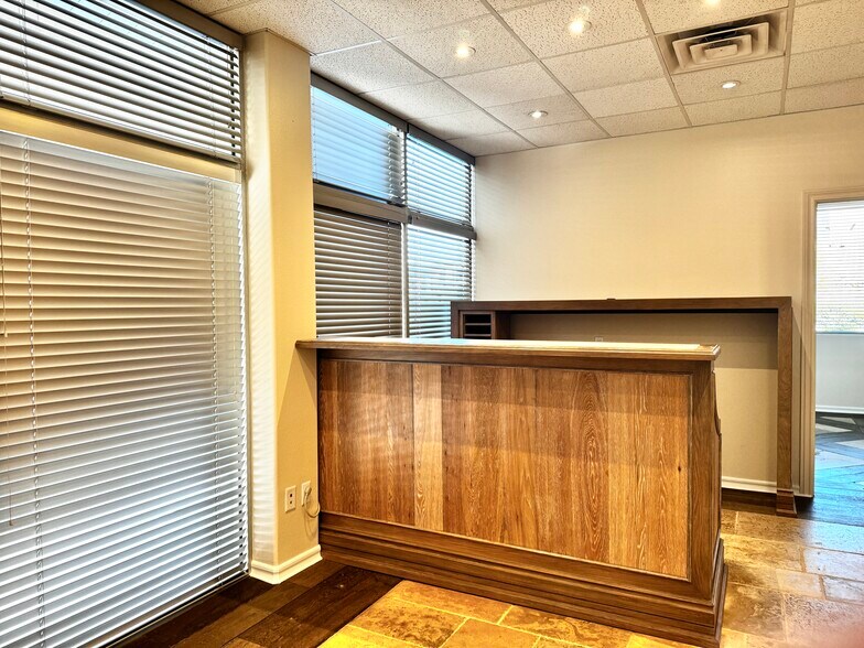 More Photos Of 7170 Westwind Dr, El Paso Medical For Lease