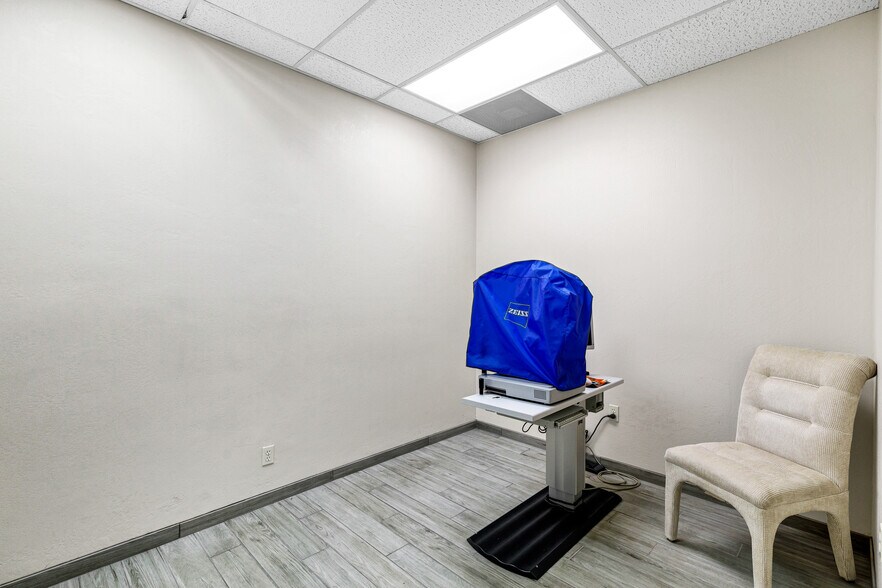 More Photos Of 15405 N 99th Ave, Sun City Medical For Lease
