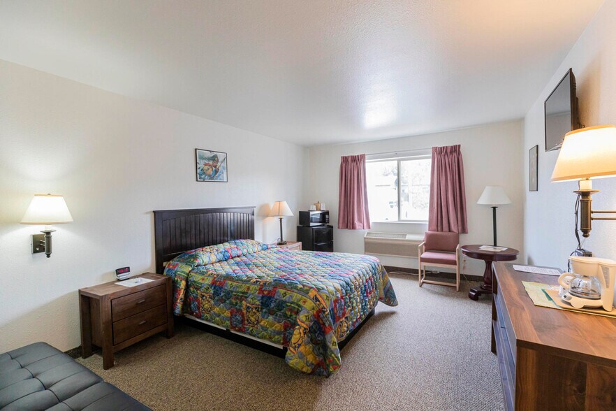 More Photos Of 605 4th Ave, Fort Garland Hotel For Sale