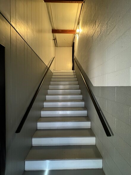 More Photos Of 300 Winona St, Knoxville Distribution For Lease