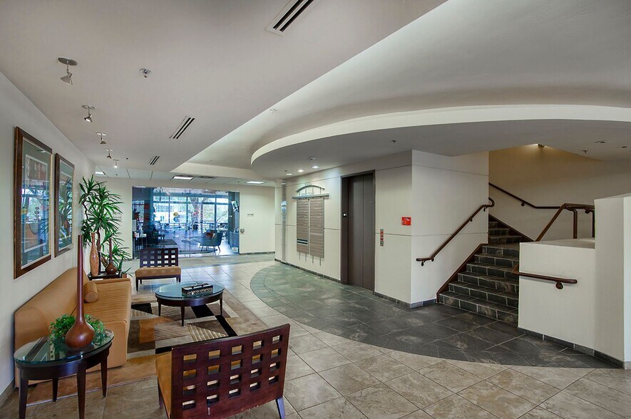 More Photos Of 8765 E Bell Rd, Scottsdale Loft Creative Space For Lease