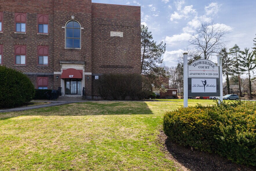 More Photos Of 67 Lyell Ave, Spencerport Office Residential For Lease