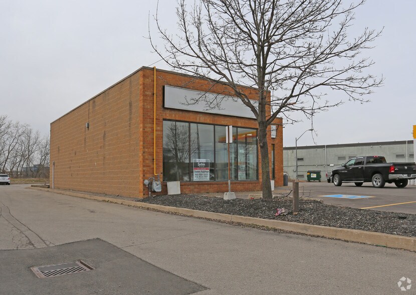More Photos Of 389 Ontario St, St Catharines Storefront For Lease