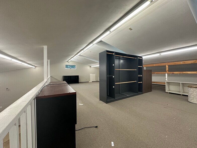 More Photos Of 5900 E Seneca Tpke, Jamesville Freestanding For Sale