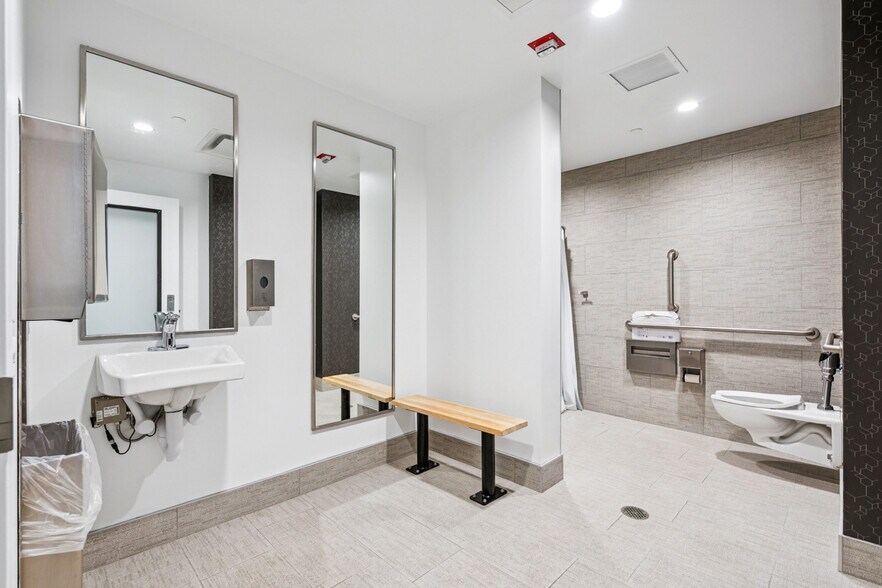 More Photos Of 201-219 N 15th St, Philadelphia Medical For Lease