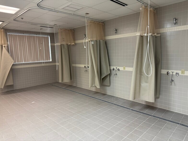 More Photos Of 3605 Stewart Ave, Wausau Flex For Sale