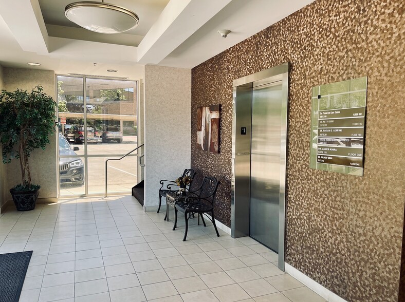 More Photos Of 4104 W 15th St, Plano Office For Sale