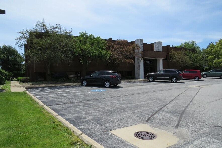 More Photos Of 1802 Robin Hood Blvd, Schererville Office For Lease