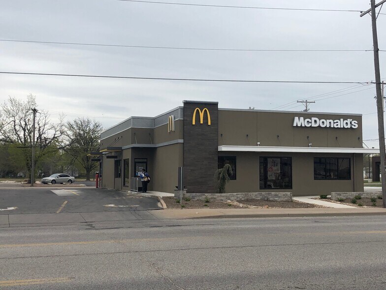 More Photos Of 434 S West St, Wichita Freestanding For Sale