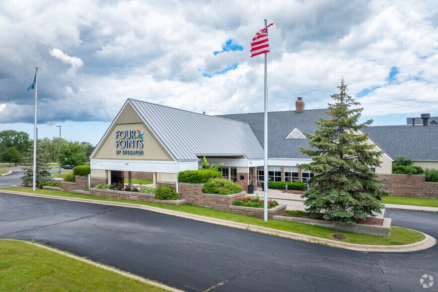 More Photos Of 900 W Lake Cook Rd, Buffalo Grove Hotel For Sale