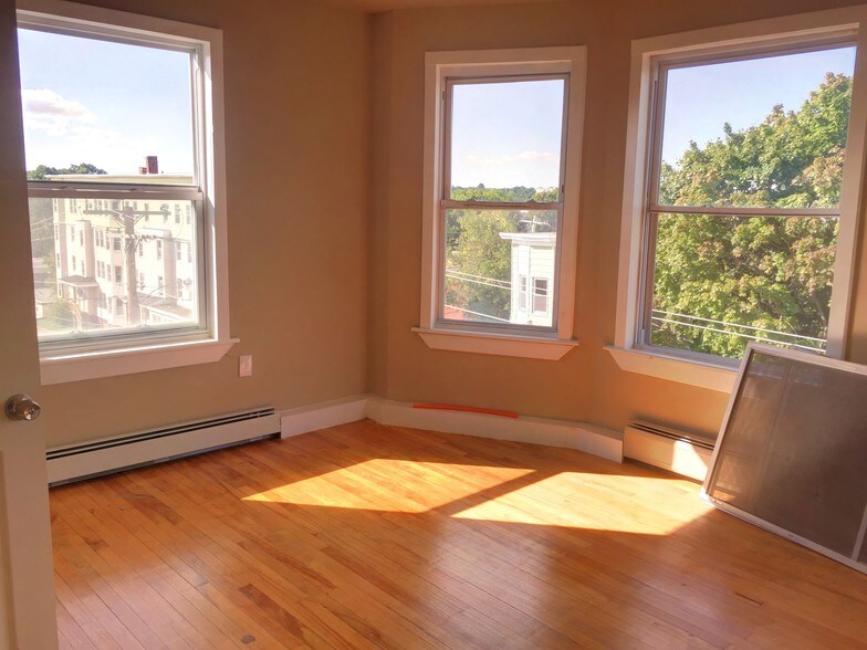 More Photos Of 184 Bartlett St, Lewiston Apartments For Sale