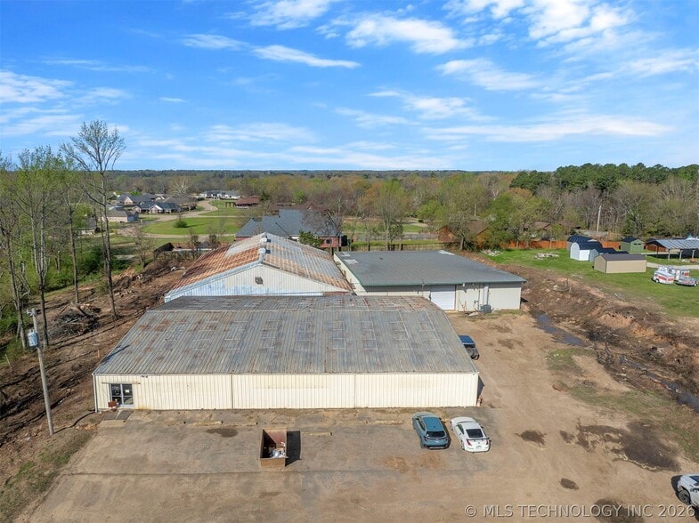 Primary Photo Of 1506 S Park Dr, Broken Bow Warehouse For Sale