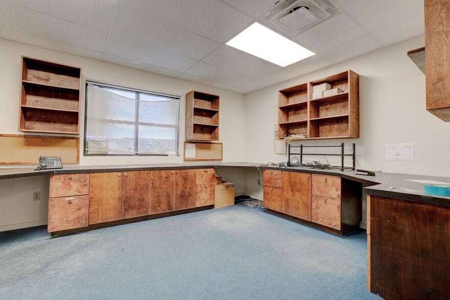 More Photos Of 5961 McLeod Dr, Las Vegas Warehouse For Sale