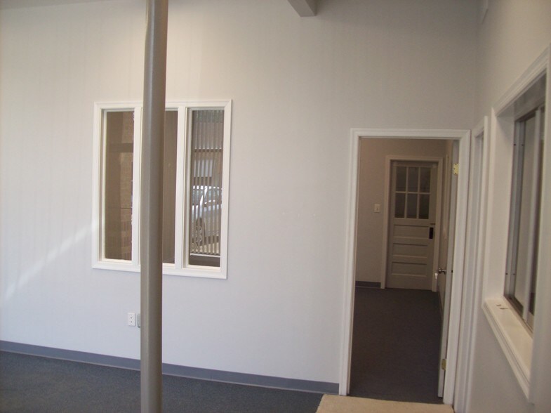 More Photos Of 112 Oakgrove Rd, Dulles Town Center Warehouse For Sale