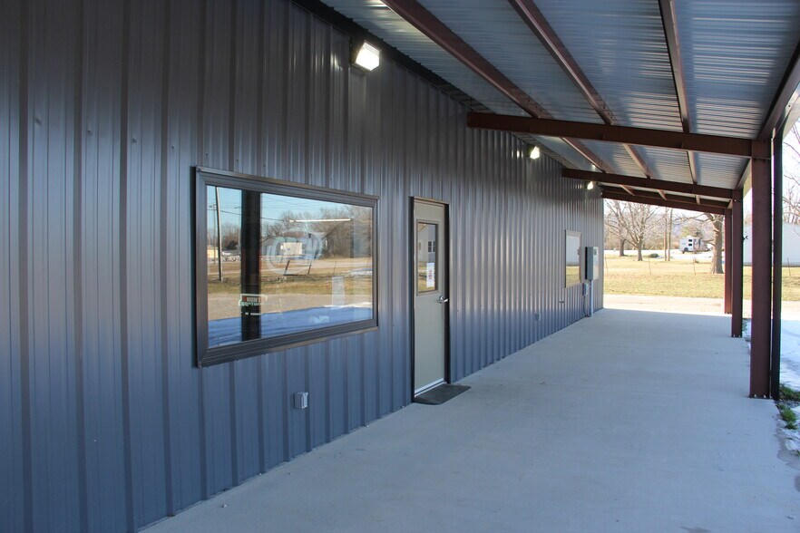 More Photos Of 311 9th st, Green Forest Flex For Sale