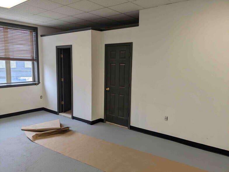 More Photos Of 18-17 42nd St, Astoria Light Distribution For Lease