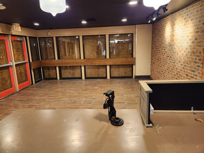 More Photos Of 1600 Euclid Ave, Des Moines Fast Food For Sale