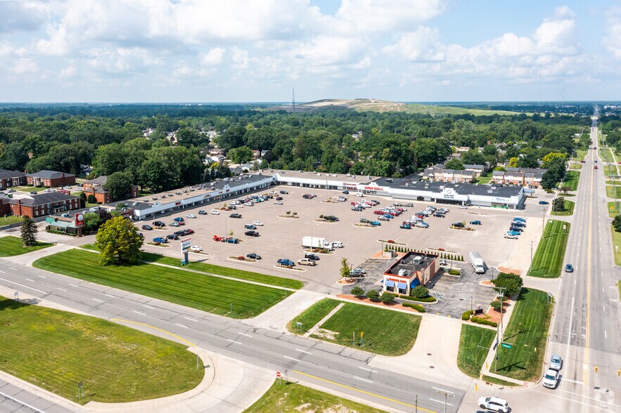More Photos Of 19230 Fort St, Riverview Restaurant For Sale