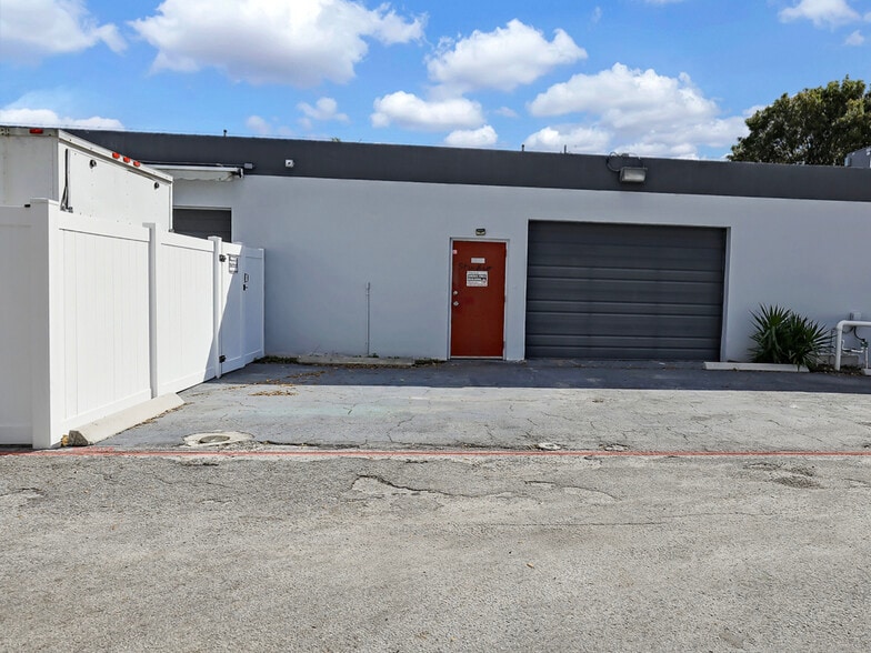 More Photos Of 705 Bond Way, Delray Beach Showroom For Sale