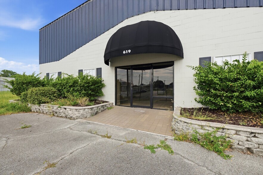 More Photos Of 619 Cassat Ave, Jacksonville Warehouse For Lease