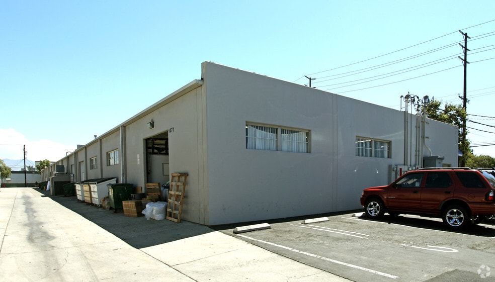 More Photos Of 1471-1495 E Warner Ave, Santa Ana Light Manufacturing For Lease