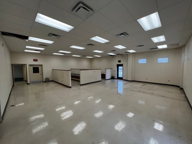 More Photos Of 315 S Main St, Bryan General Retail For Lease