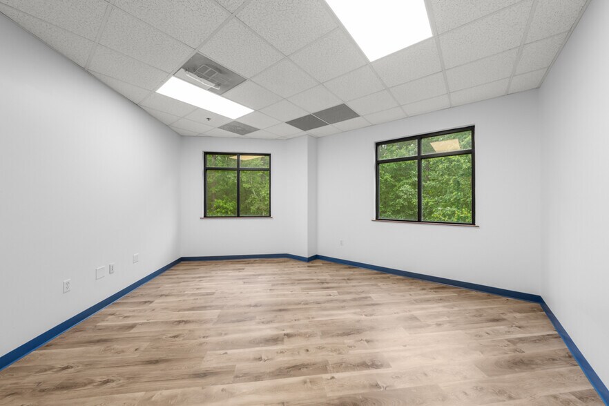 More Photos Of 312-326 Cloister Ct, Chapel Hill Office For Lease