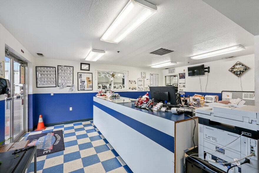 More Photos Of 555 N Pacific Hwy, Woodburn Auto Repair For Sale