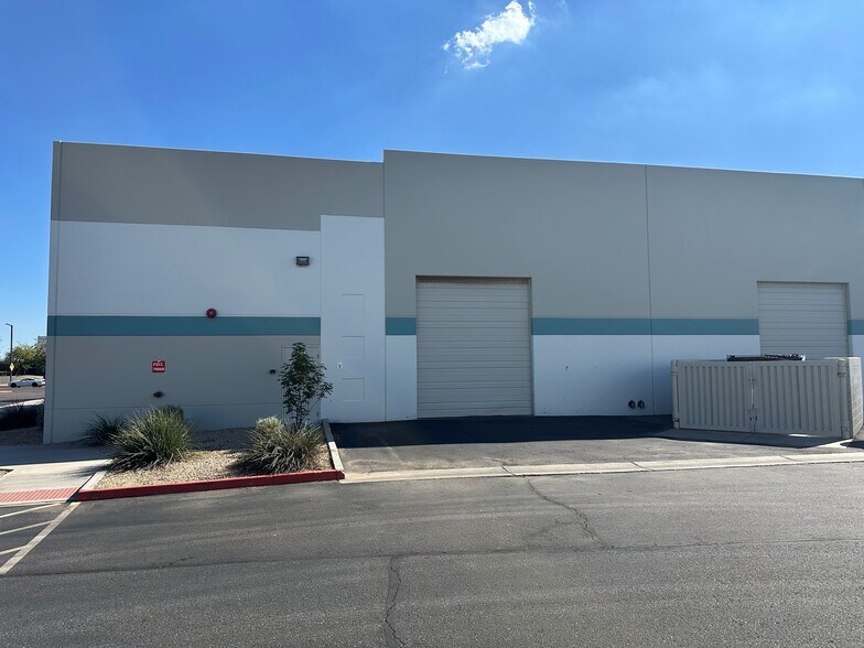 More Photos Of 7910 N Glen Harbor Blvd, Glendale Unknown For Lease