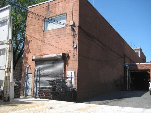 More Photos Of 1629 Benning Rd NE, Washington Office For Sale