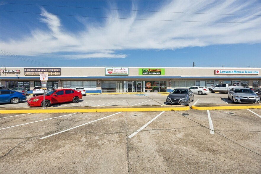 More Photos Of 7105 Lawndale St, Houston General Retail For Lease