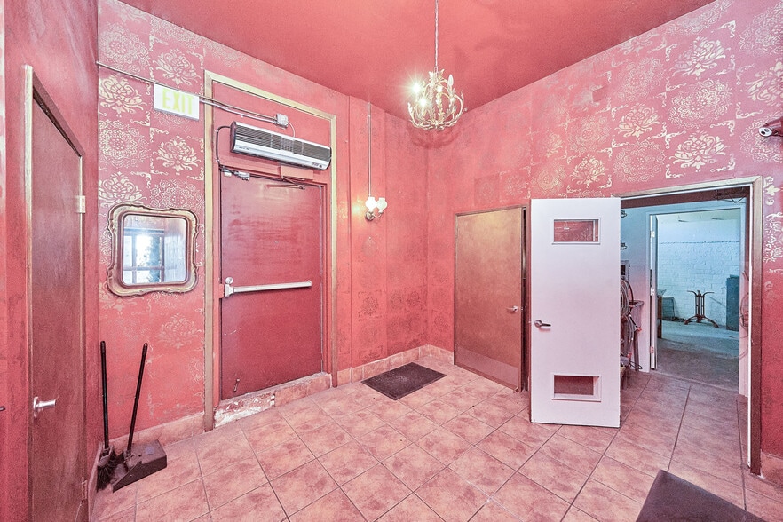 More Photos Of 1076-1080 S Fairfax Ave, Los Angeles Restaurant For Sale