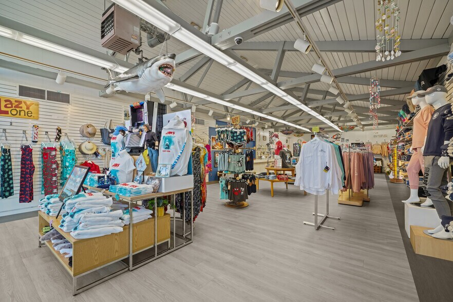 More Photos Of 574 Main St, Hyannis Storefront Retail Residential For Sale