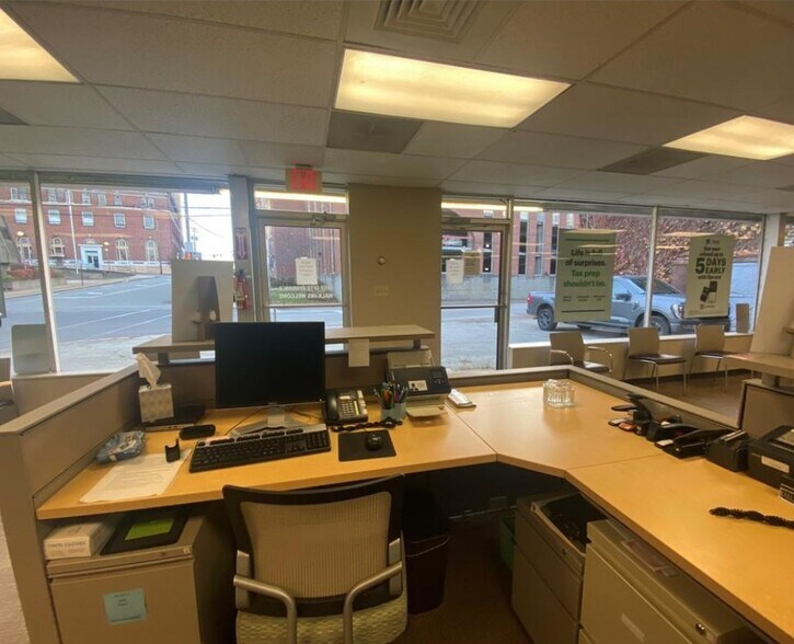 More Photos Of 25 E Penn St, Uniontown Storefront Retail Office For Lease