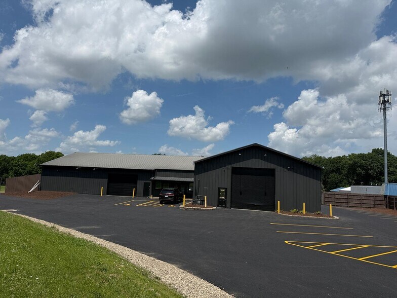 More Photos Of 15062 Archer Ave, Lockport Warehouse For Lease
