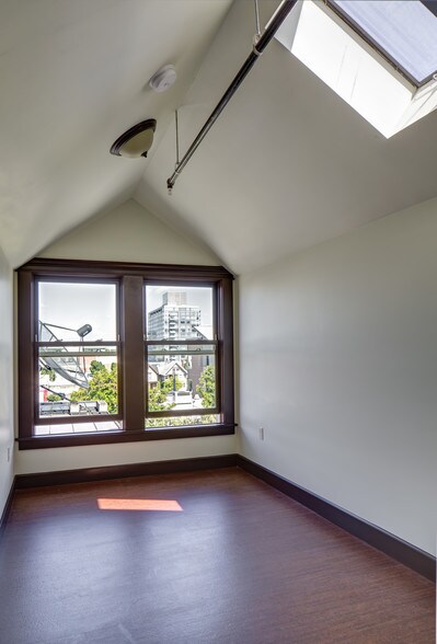More Photos Of 1634 NW Everett St, Portland Apartments For Sale