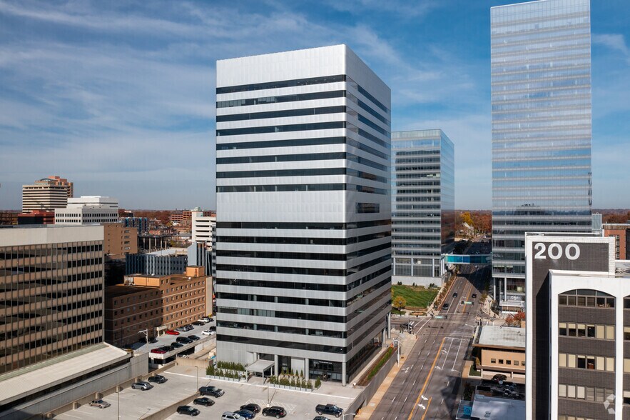 Primary Photo Of 101 S Hanley Rd, Clayton Office For Lease
