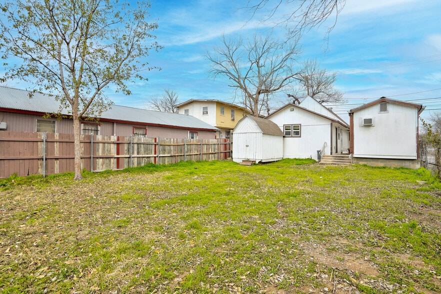 More Photos Of 2607 E 5th St, Austin Religious Facility For Sale